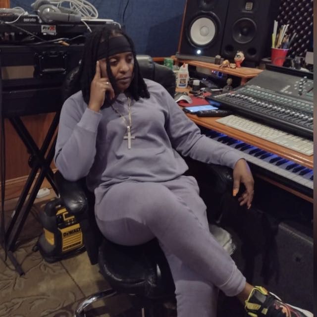 Queen Kamarla in studio